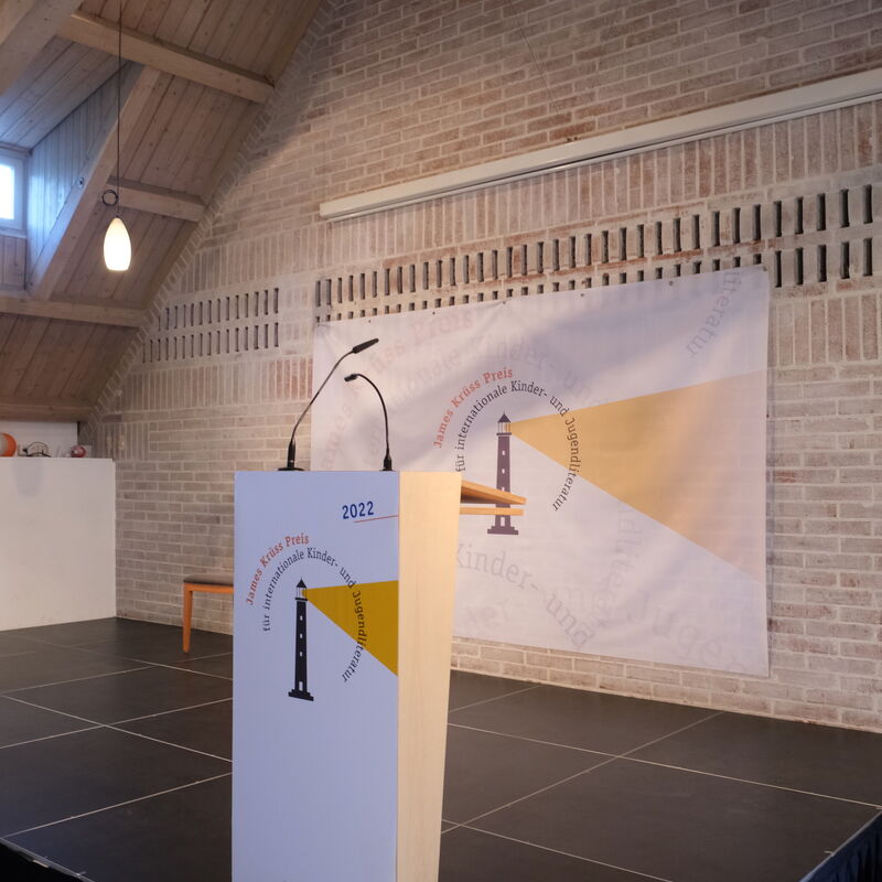 leeres Rednerpult bei der Krüss Preisverleihung